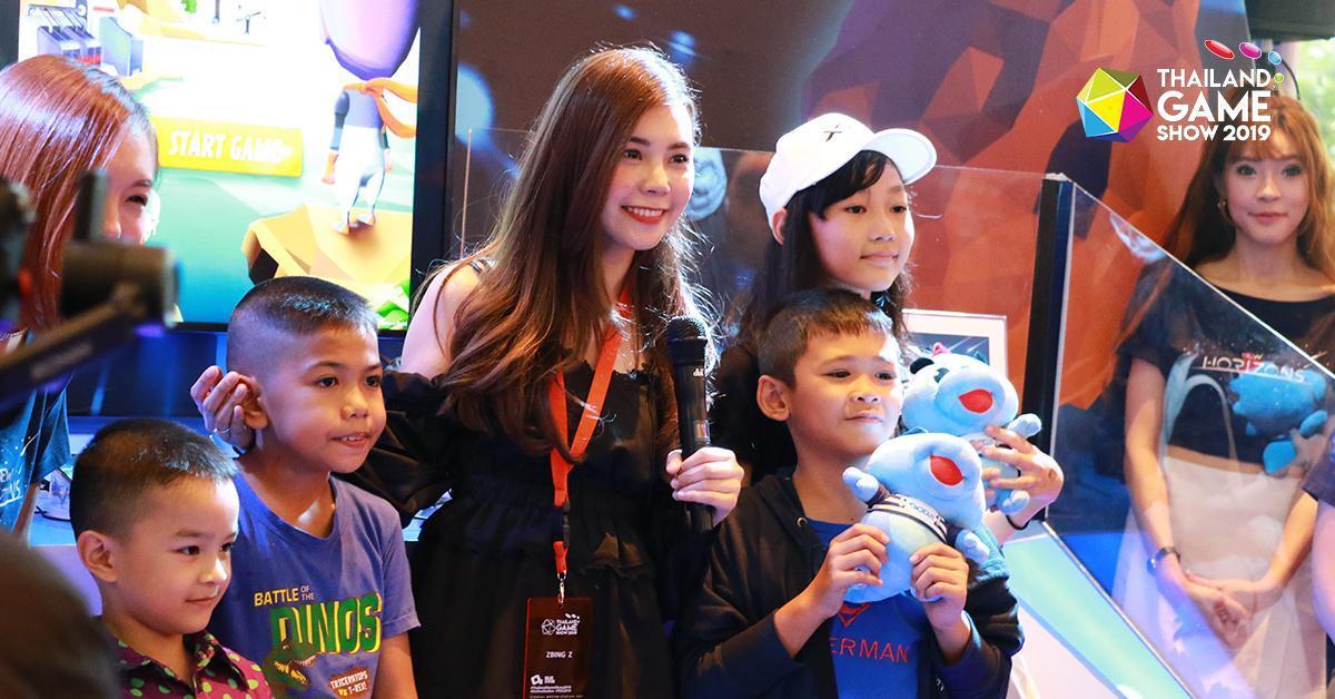 พี่แป้ง zbing z. ชวนน้องๆ เล่นเกม New Horizon ที่งาน Thailand Game Show  2019 - Online Station | Hình 3