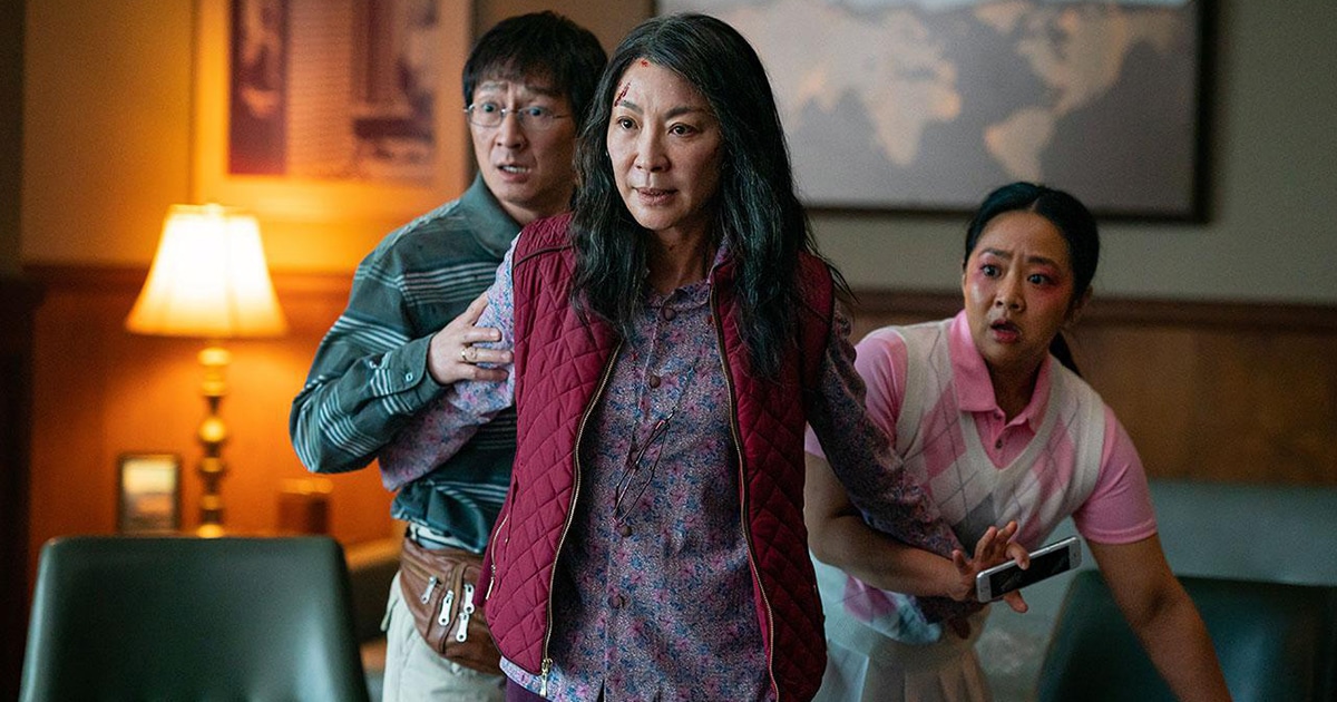 Michelle Yeoh ทะลุมัลติเวิร์สในตัวอย่าง Everything Everywhere All at Once