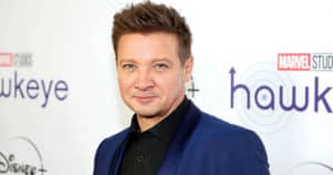Jeremy Renner ประสบอุบัติเหตุ อาการอยู่ในขั้นวิกฤติแต่ยังทรงตัว